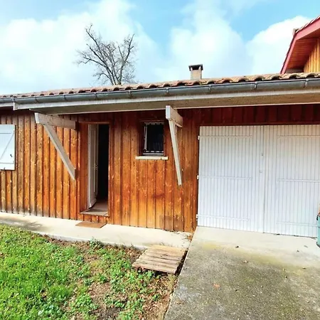 Comfortable House With Garden In 오덴쥐