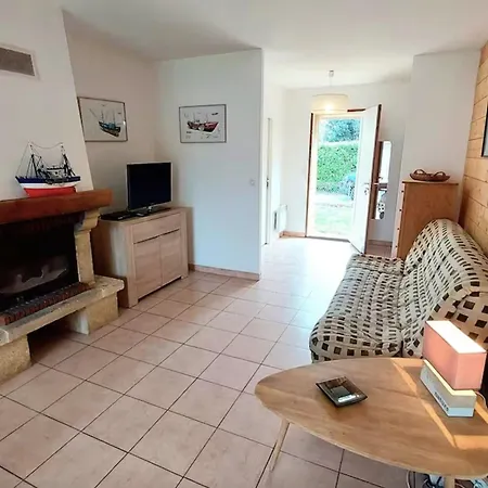 Comfortable House With Garden In *
